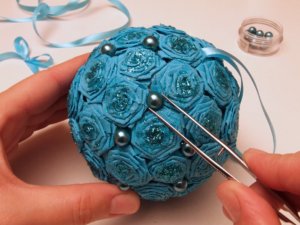 rozsas_karacsonyi_gomb