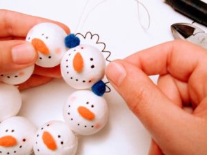 hóember papírgolyóból