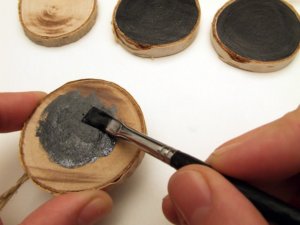 krétafestékkel festett dísz