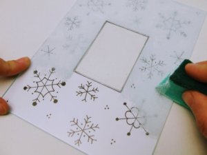 Hópelyhekkel díszített fényképtartó